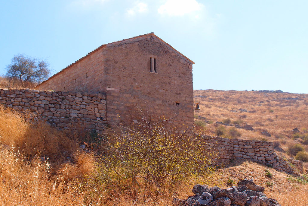 Nafplio enstaseis gia dimotika teli se agrotika ktismata kai stablous